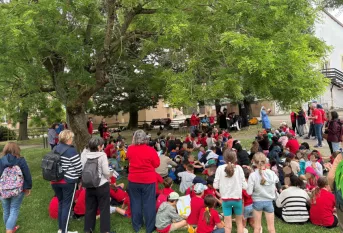 rassemblement autour des 3 fondateurs